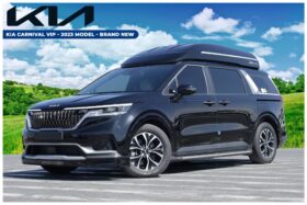 كيا كرنفال VIP 2023 موديل V6 3.5L محرك بنزين سقف مرتفع – جديدة تمامًا – فل أوبشن