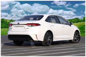 تويوتا ليفين 2023 موديل 1.2 لتر محرك بنزين – جديدة – 0 كم